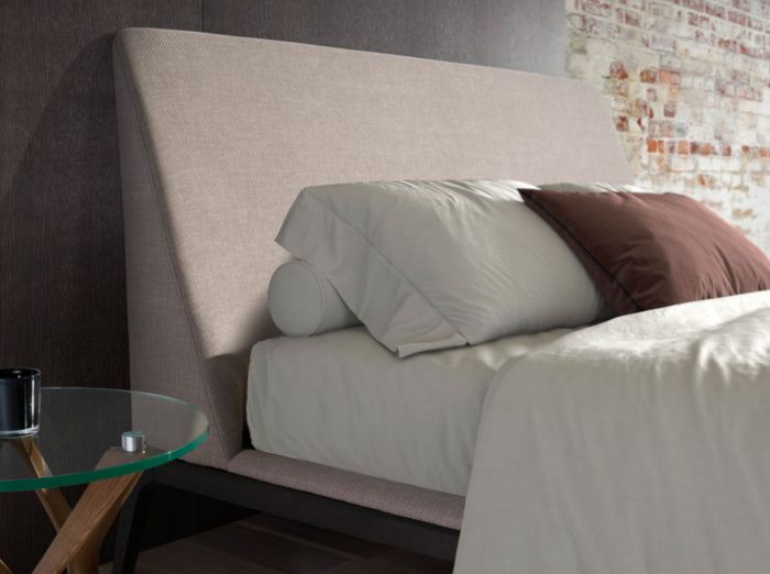 Letto in tessuto grigio