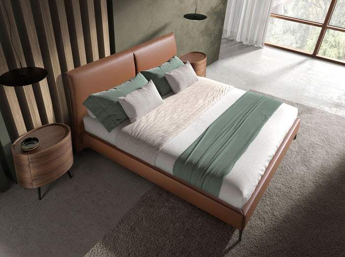 Letto in similpelle marrone