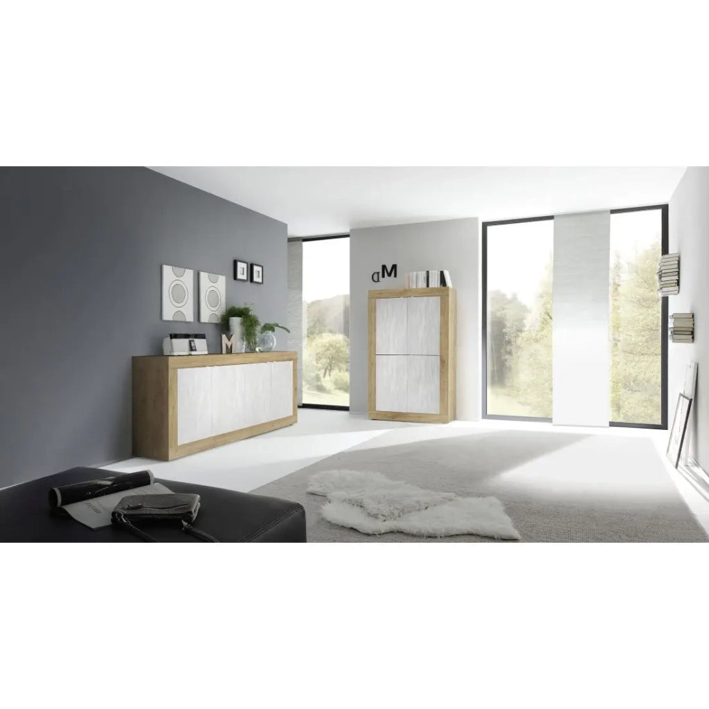 Mobile buffet design a 4 porte in legno, collezione ACCESS. Colori bianco e rovere chiaro.