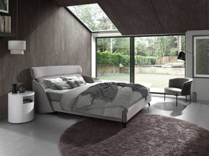 Letto in tessuto grigio chiaro