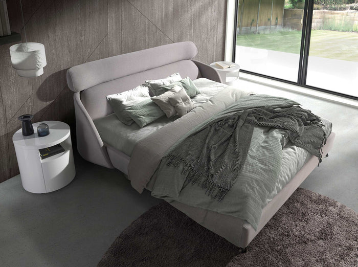 Letto in tessuto grigio chiaro
