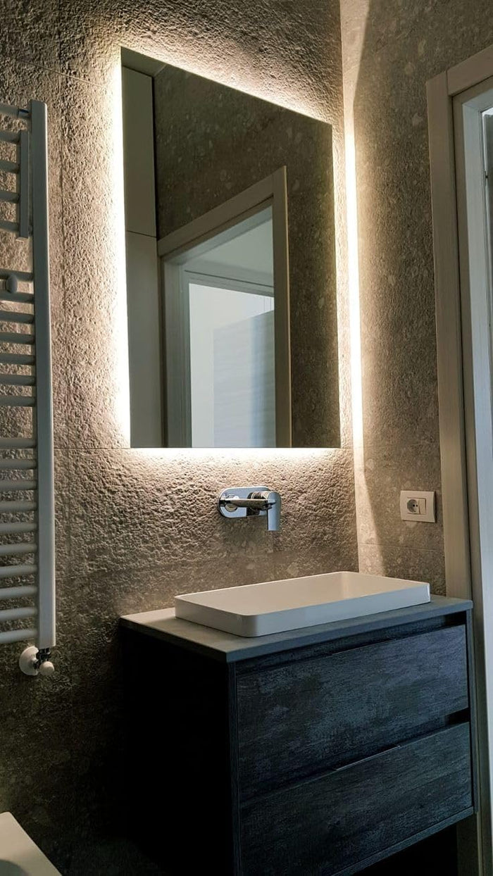 Specchio Bagno Rettangolare Saturno 80x60cm, Specchio Parete Retroilluminato a LED, Accensione Soft Touch e Dispositivo Anti Appannante, Telaio in PVC, Kit Fissaggio Murale Incluso, IP65
