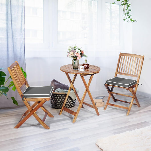 Set Tavolino e Sedie da Girdino Pieghevole, Set da Bistro 3 Pezzi in Legno di Acacia, con Cuscino, Set di Mobili da Esterno, Tavolino Portato 80kg, Sedie Portate 160kg (Cuscino Grigio)