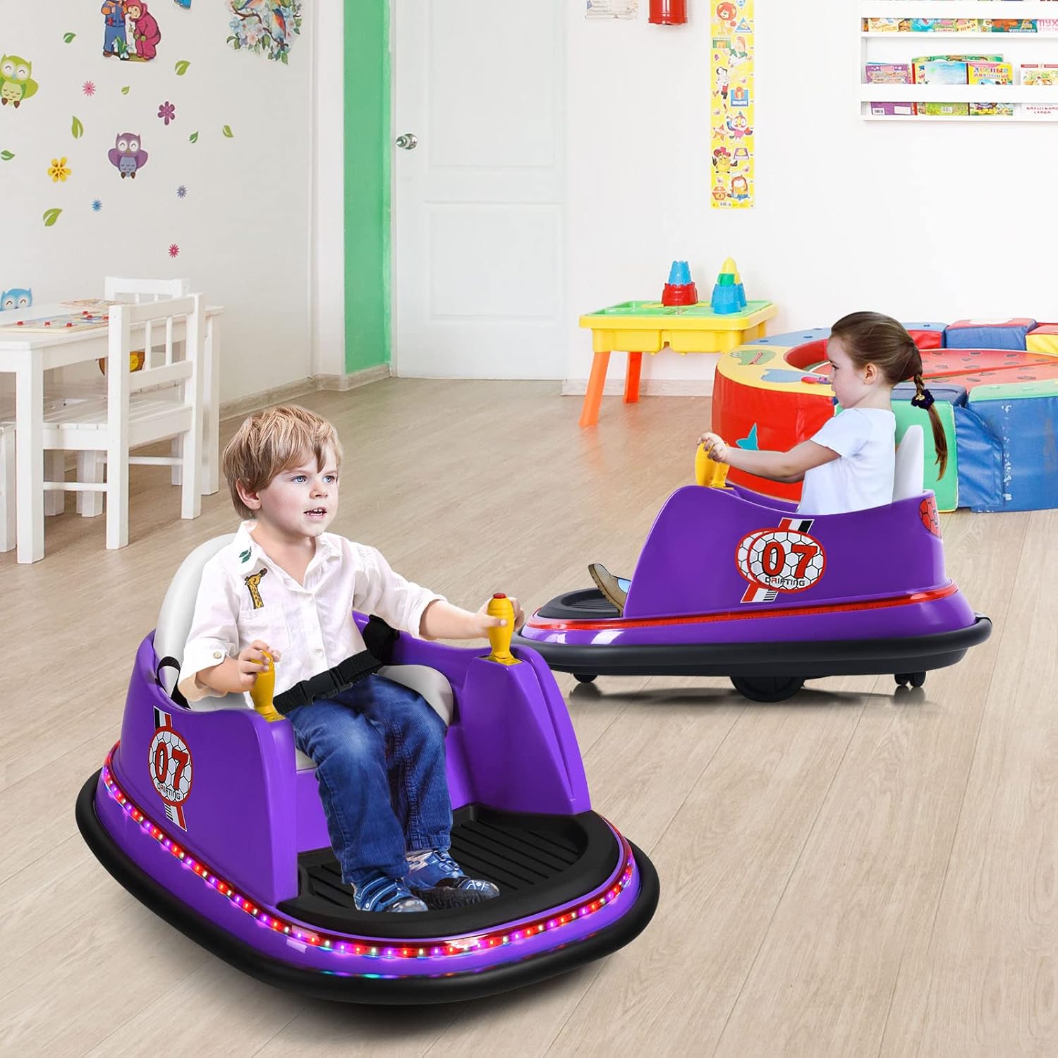 Veicolo Elettrico Macchina Elettrica Design Autoscontro per Bambini, Girevole a 360°, con Luci e Musica, con Telecomando, per Bambini 2-5 Anni (Viola)