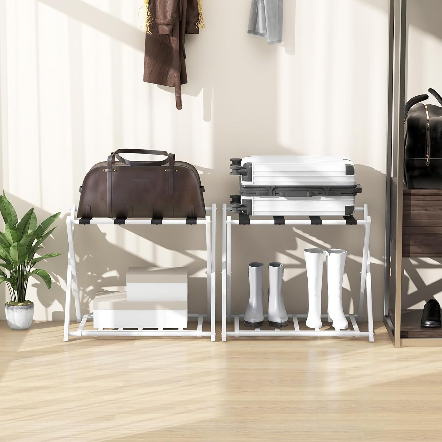 Portavaligie Pieghevole, Porta Valigie Poggia Bagaglio a 2 Ripiani, Cavalletto da Valigie, per Hotel e Viaggio, in Metallo, 68 x 43 x 56 cm (Bianco 2)