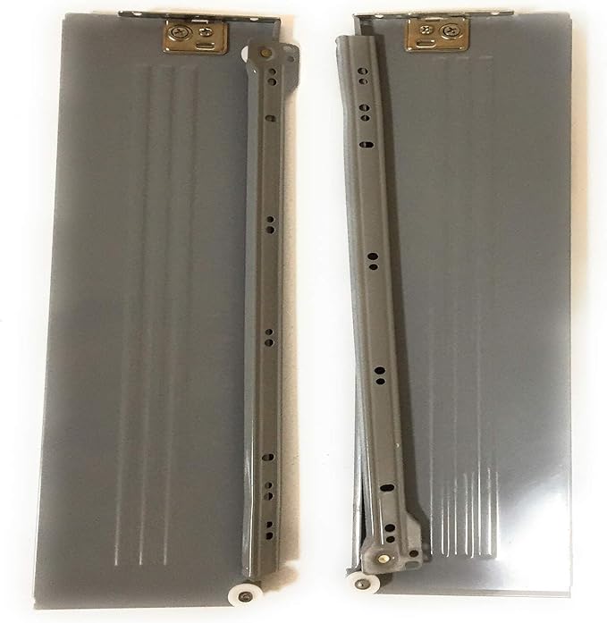 Binari cassetti, in metallo verniciato argento H 12 cm misura 50 cm, venduto a coppia.