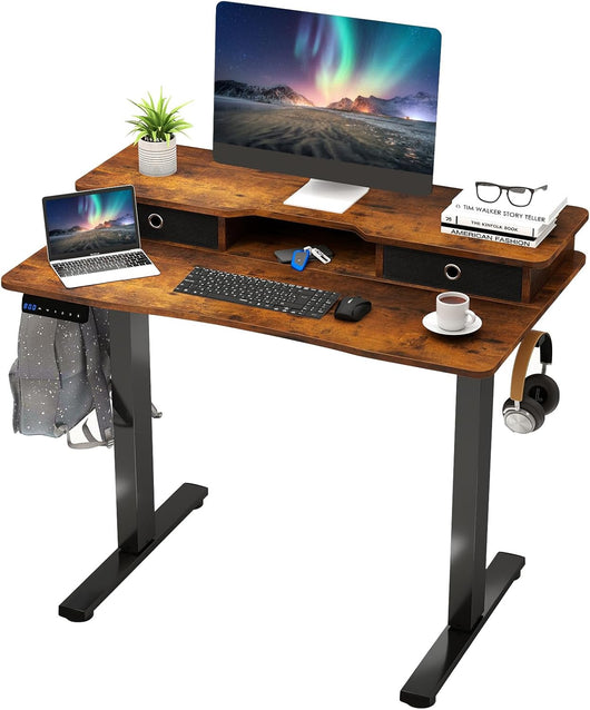 Scrivania Regolabile in Altezza con 2 Cassetti, Scrivania con Supporto per Monitor, Mensola, 2 Ganci e 3 Altezze Preimpostate, Tavolo da Lavoro per Ufficio, Studio e Camera da Letto (Marrone)