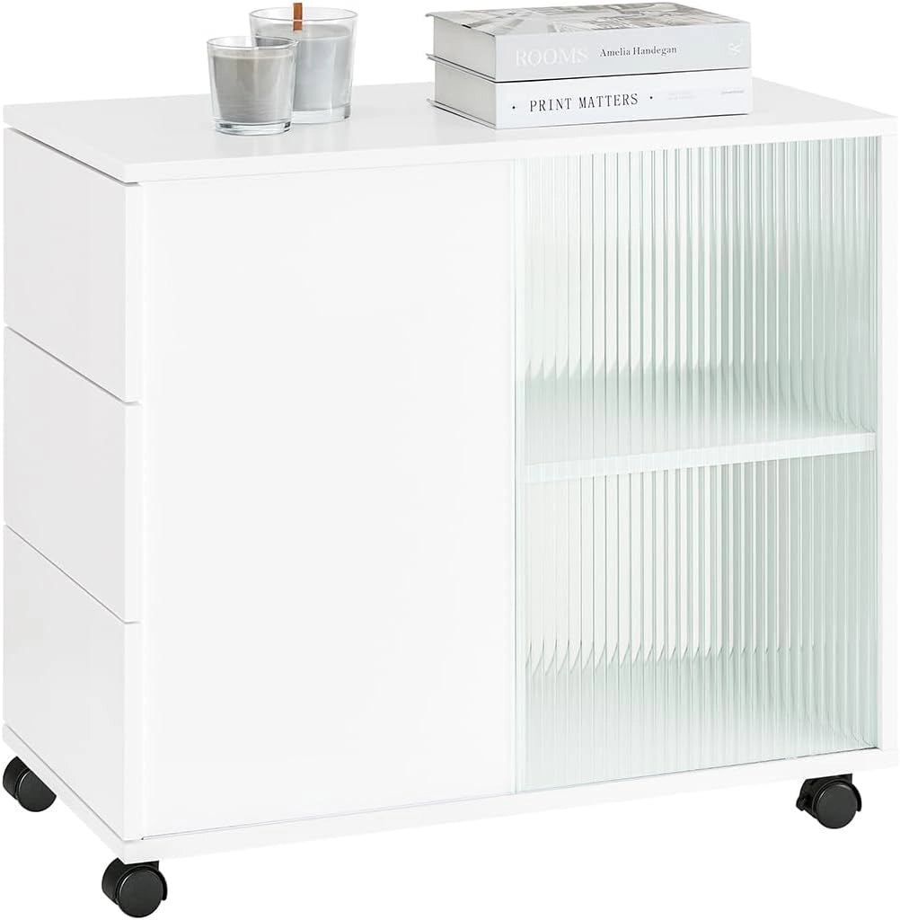 Mobiletto con Rotelle, Comodino con 3 Cassetti e 2 Ante a Vetro, Tavolino Moderno Multifunzione per Soggiorno, Camera da Letto, Bianco 70x35x61 cm FBT141-W