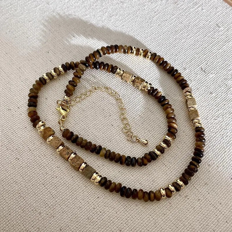 Collana vintage fatta a mano con perline e pietre, regalo di Natale o compleanno.