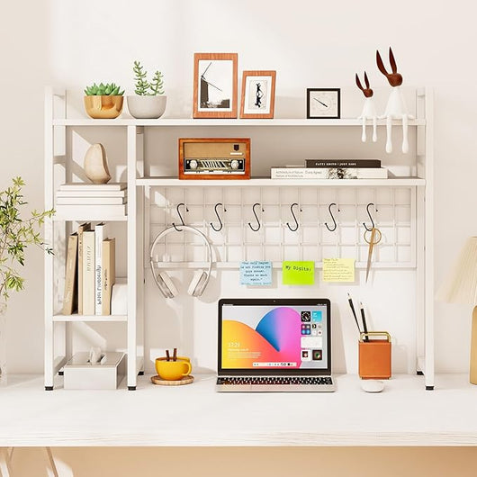 Mensola da Scrivania, Scaffale Espositivo a 4 Ripiani con Pannello a Griglia Metallica e 6 Ganci, Organizzatore da Scrivania per Computer, per Ufficio Casa Dormitorio, 94x25x73,5 cm (Bianco)