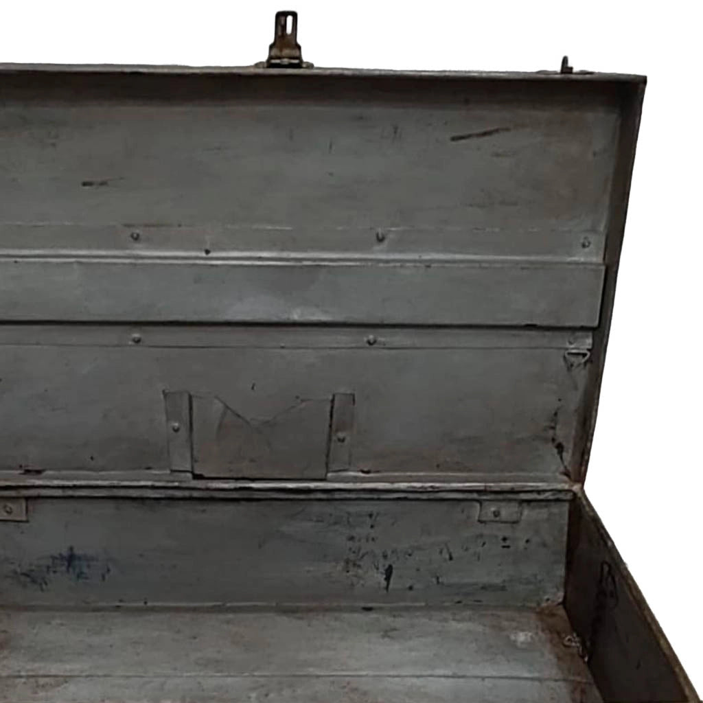 Valigia artigianale in metallo, 67x37x25h cm
