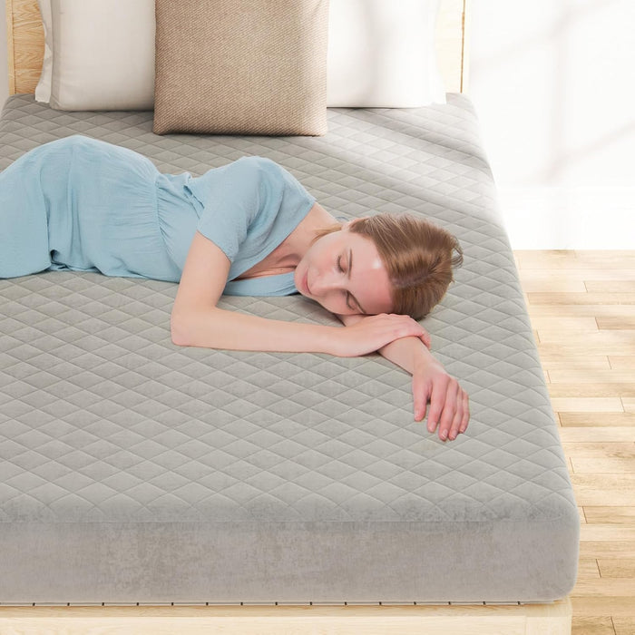 Protezione per Materasso, Coprimaterasso in Velluto Morbido di Lusso con Fondo Antiscivolo, Copertura per Materasso Confortevole con Imbottitura in Spugna (200 x 90 cm)