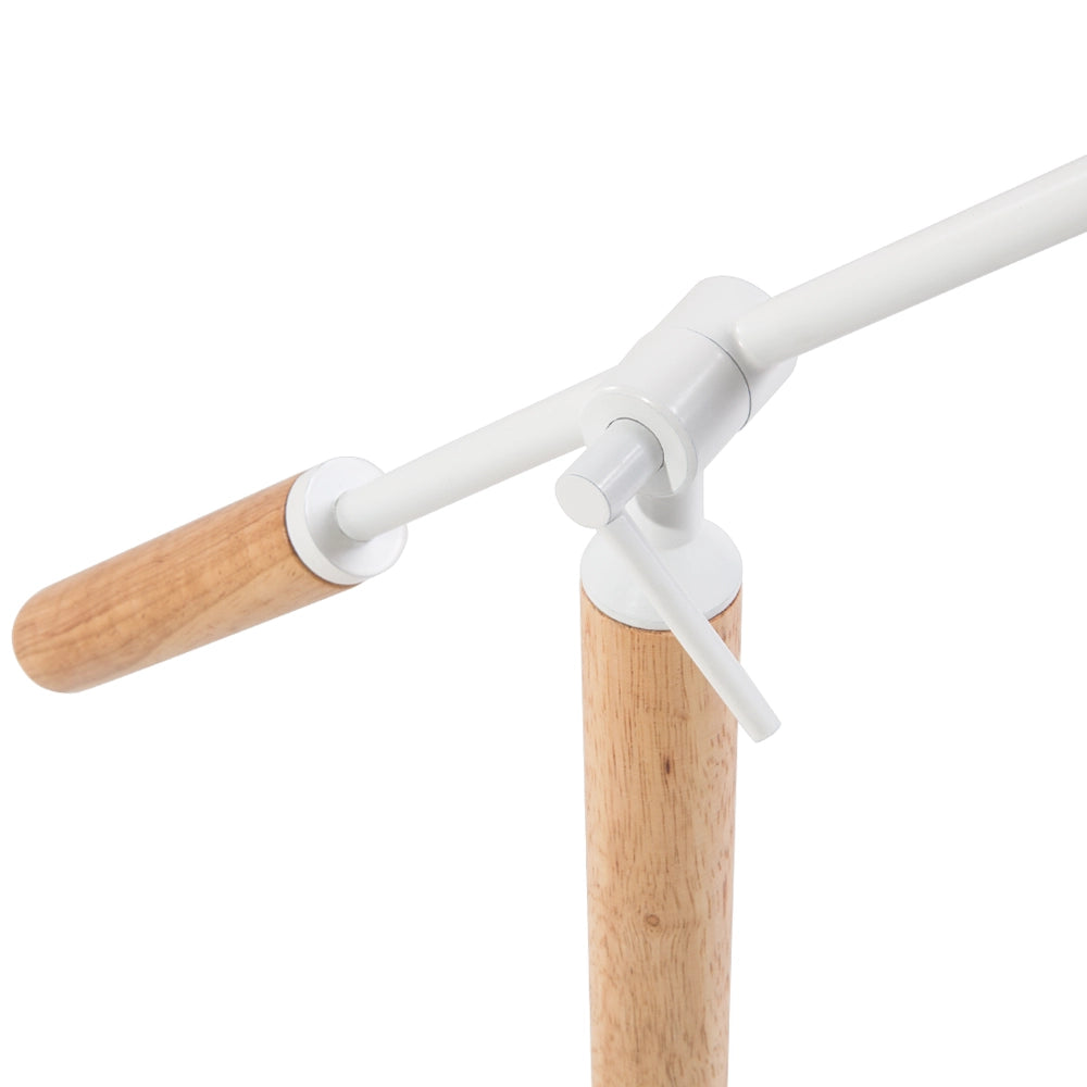 Lampada da Tavolo in Metallo Bianco 50H cm Legno Chiaro Braccio della Gru Paralume Orientabile Moderno