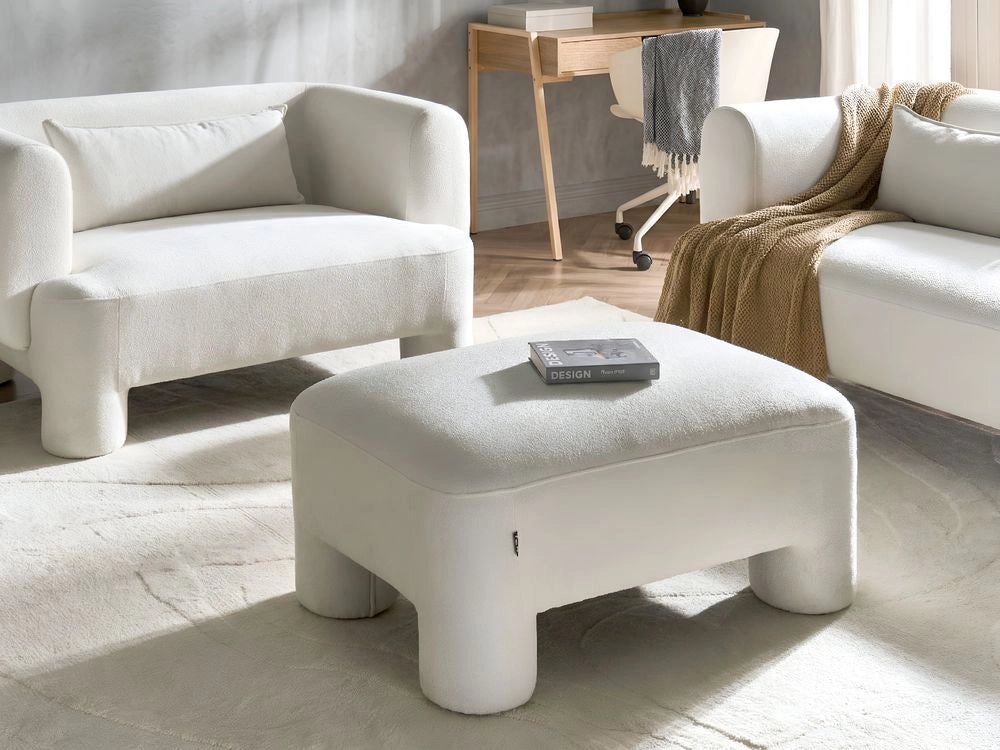Rivestimento in tessuto bianco ottomano texture morbida gambe cilindriche stile organico