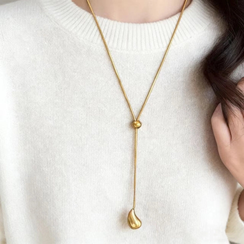 Nuova collana lunga estraibile a goccia dorata alla moda