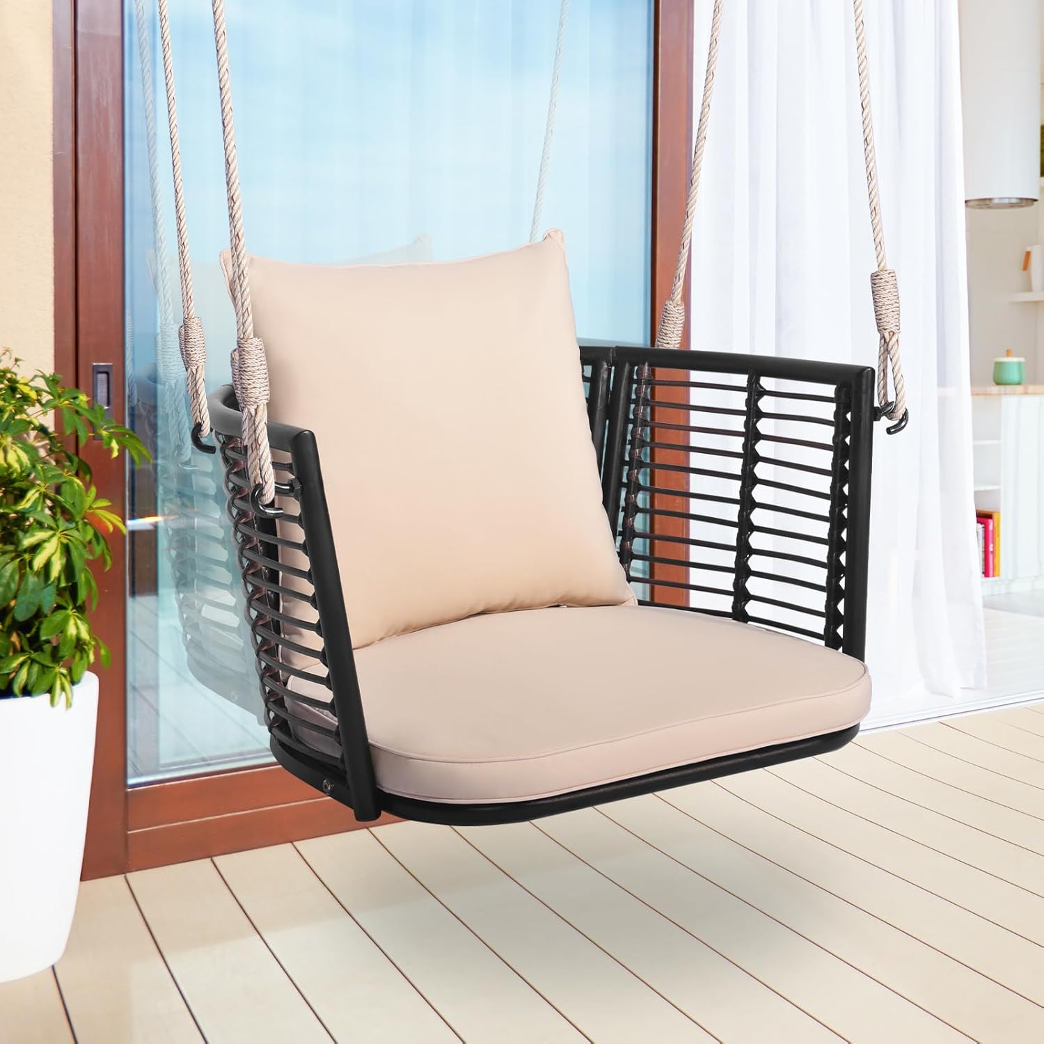 Altalena da Giardino in Rattan PE, Sedia Pensile con Cuscino e Schienale, Altalena per Portico con Telaio Metallico e 2 Corde, Portata 180 KG (Beige)