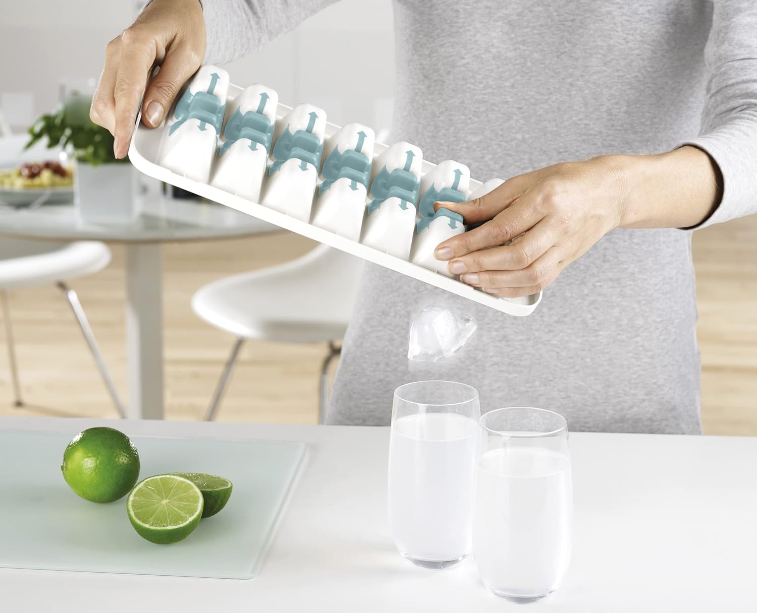 Joseph Joseph Duo QuickSnap Stampo per Ghiaccio in Plastica, Facile da rilasciare e riutilizzabile, con coperchio, Salvaspazio ed Impilabile, Blu