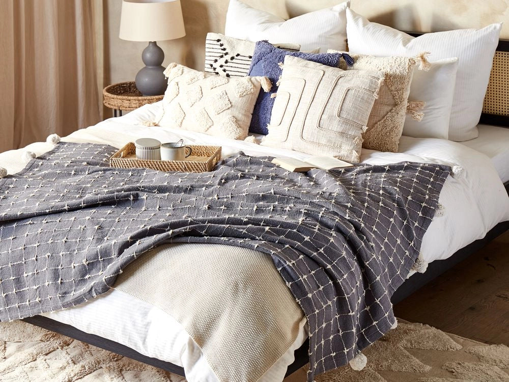 Coperta in cotone grigio con pompon 125 x 150  stile boho soggiorno camera da letto accessorio divano
