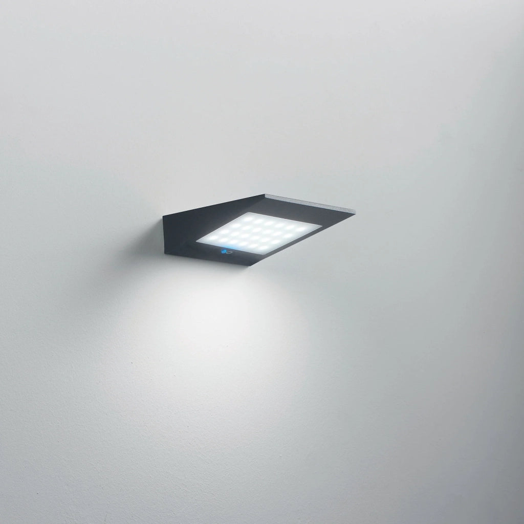 Lampada da parete Solar a led da 2,2w a batteria con fotovoltaico IP54 grigio scuro
