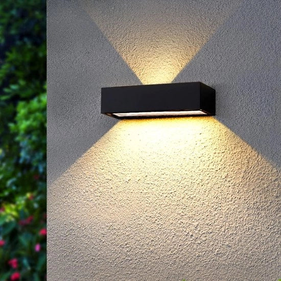 Illuminazione esterna a energia solare Lampada da parete led a sospensione in alluminio con sensor di oscuramento 18 led 4400 mAh impermeabile