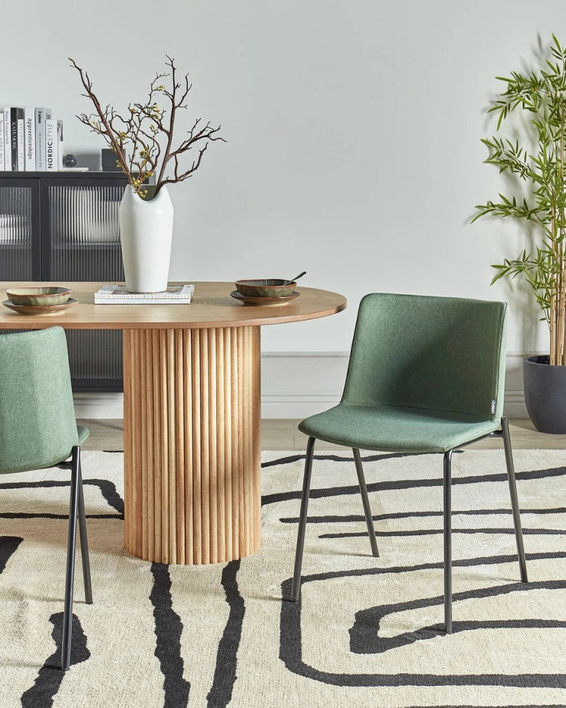 Set di 2 eleganti sedie da pranzo imbottite in tessuto poliestere verde con gambe in metallo Esbon