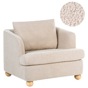 Poltrona beige in bouclé con rivestimento, gambe rotonde in legno e braccioli, soggiorno, angolo lettura stile moderno minimalista
