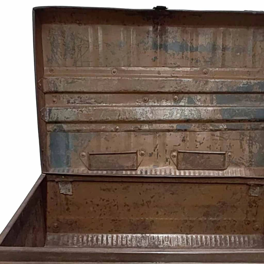 Valigia artigianale in metallo, 67x37x25h cm
