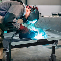 Banco da Lavoro Pieghevole, Tavolo da Lavoro Portatile con Piattaforma Inclinabile e Altezza Regolabile, 2 Ruote, con 3 Slot e 2 Portautensili, Capacità di Carico 180 KG (Modello 1)