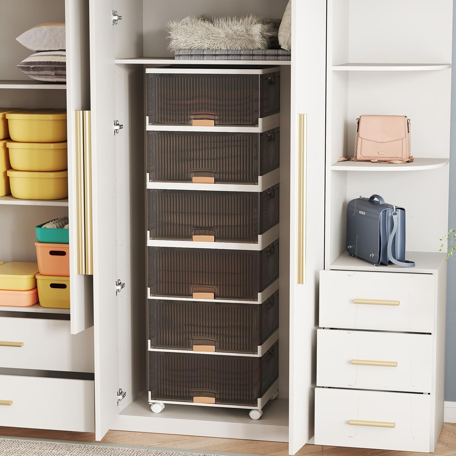 Scatole Immagazzinaggio Impilabili e Pieghevole con Ruote, Contenitore a 6 Ripiani con Coperchi, Organizzatori Trasparente, per Camera da Letto e Soggiorno, Bianco (37,5 x 27,5 x 121 cm)