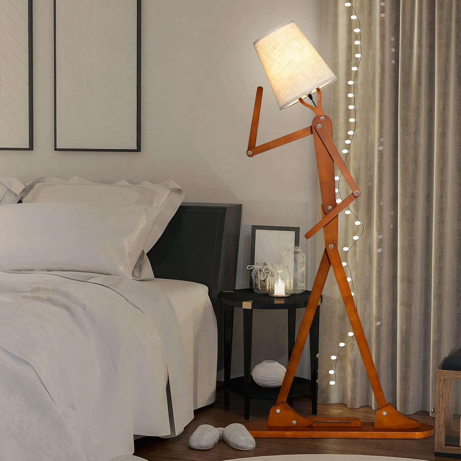 Lampada da Terra in Legno, Piantana Umanoide Decorativa ad Angolo con Articolazioni Regolabili, Paralume in Tessuto e Interruttore a Pedale, Lampa a Stelo da Salotto e Camera da Letto