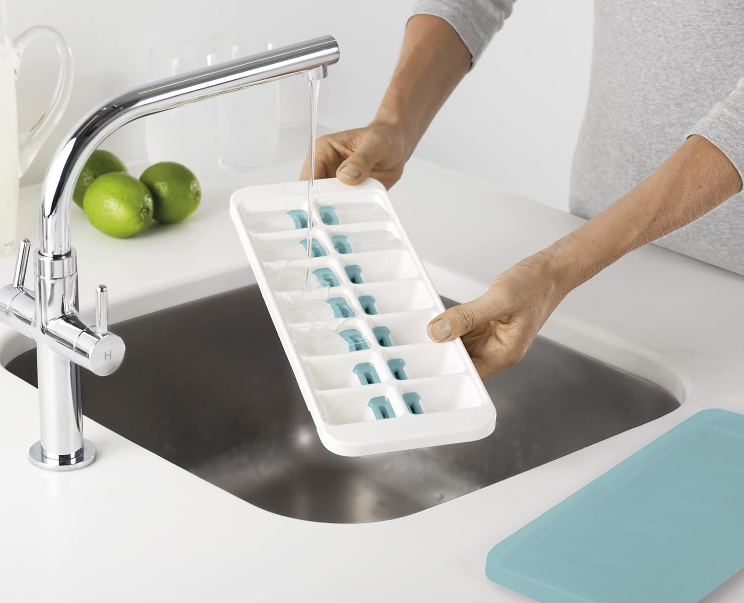 Joseph Joseph Duo QuickSnap Stampo per Ghiaccio in Plastica, Facile da rilasciare e riutilizzabile, con coperchio, Salvaspazio ed Impilabile, Blu