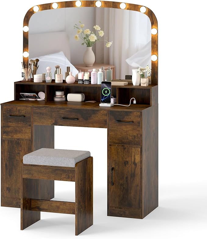 Toeletta da Trucco con 10 Luci, Set Tavolo e Sgabello da Trucco con Stazione di Ricarica, 3 Colori di Luce, 3 Cassetti, 2 Armadietti, Consolle Toeletta per Soggiorno Camera da Letto (Caffè)