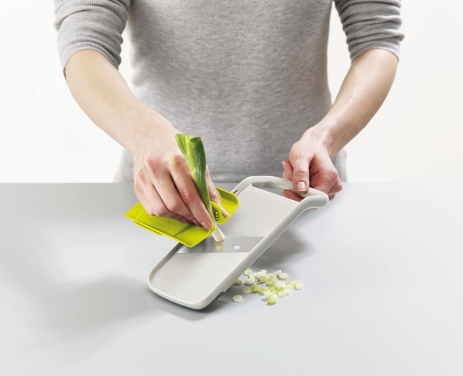 Joseph Joseph Duo Multi-grip Mandolina per Verdure, Taglia Frutta e Verdure con Presa di Precisione, Bianco