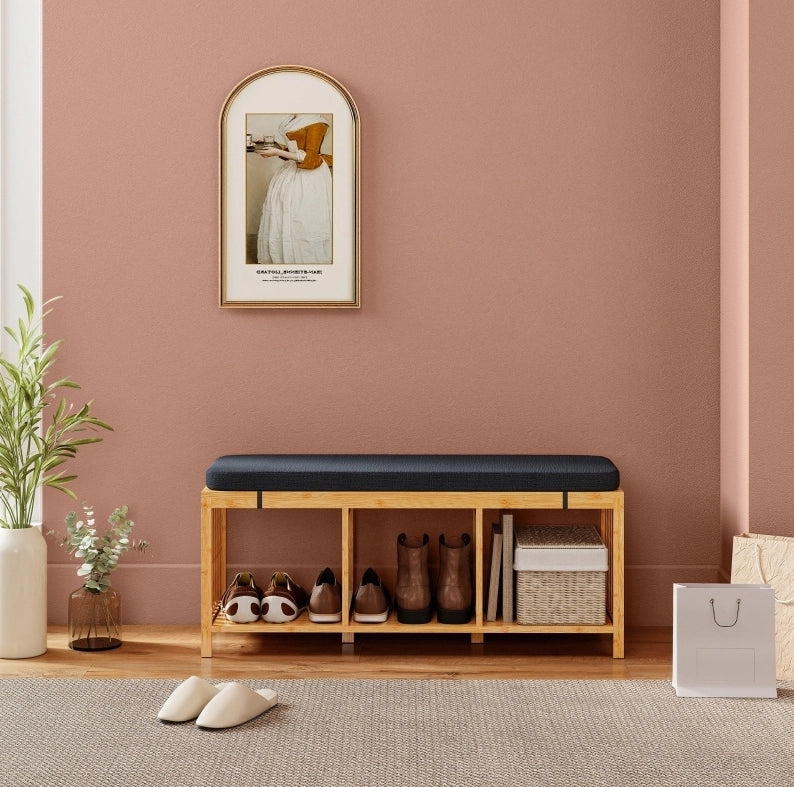 Panca portascarpe 102x33x45 cm in bambù naturale con cuscino imbottito e 3 vani,