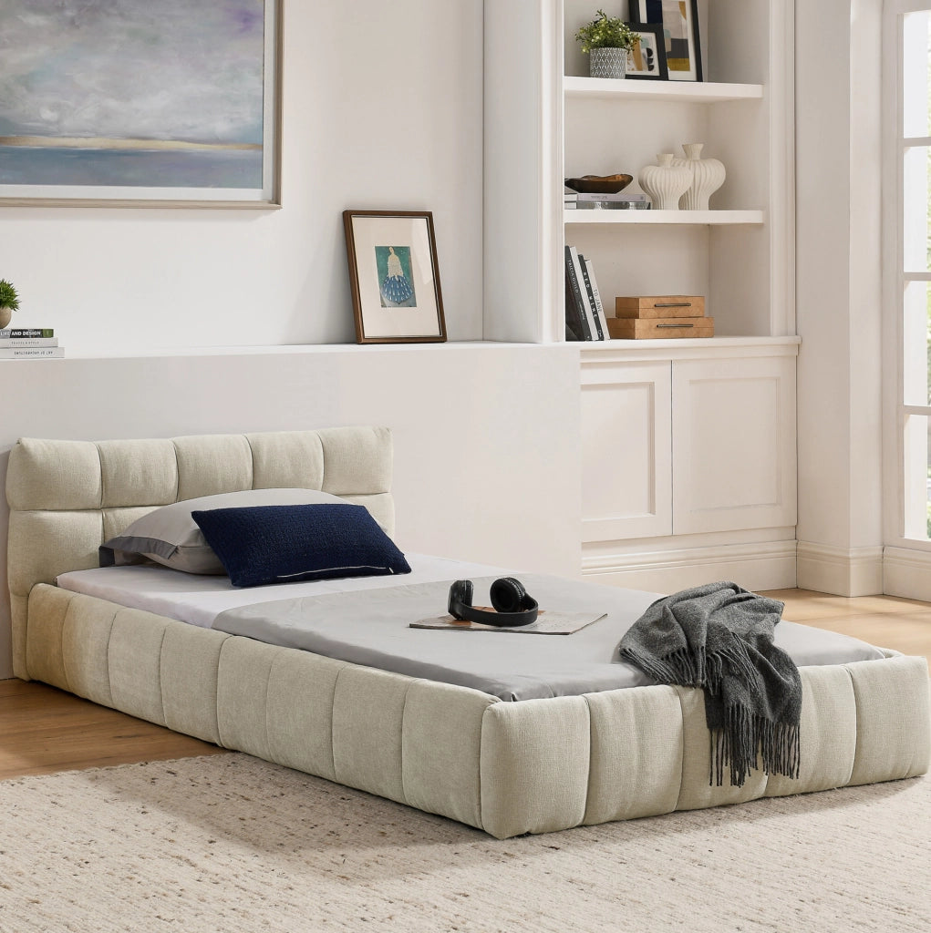 Letto singolo per bambini 90x200 cm imbottito in ciniglia con struttura in eucalipto e ferro; beige