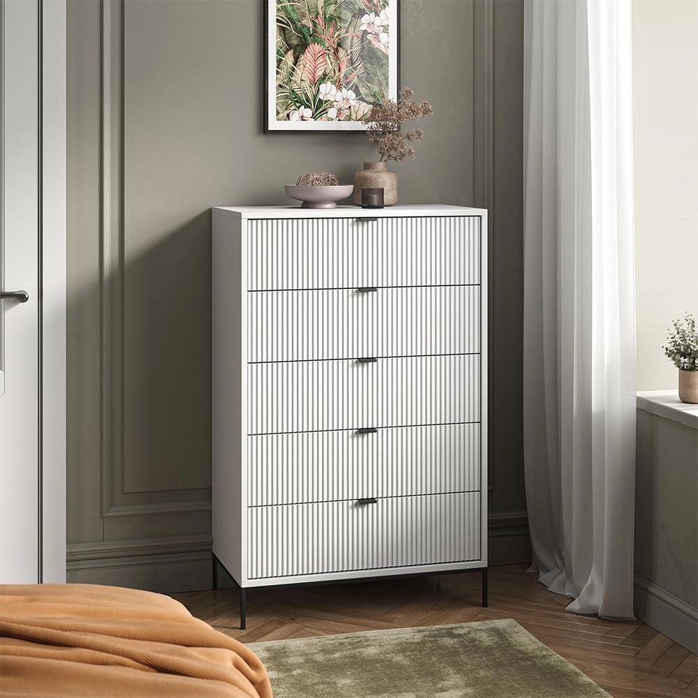 Cassettiera Eliza, Bianco, 76 x 120 cm con 5 cassetti, per conservazione e utilizzo in camera da letto o corridoio