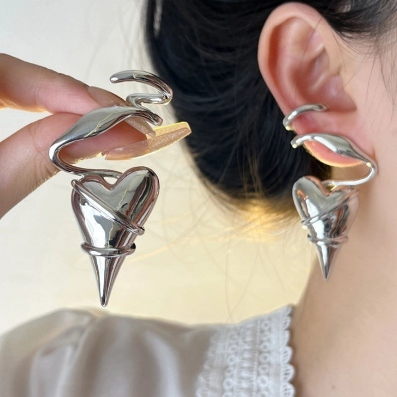 Linee geometriche intrecciate con orecchini a forma di cuore, orecchini da donna a forma di cuore con spine