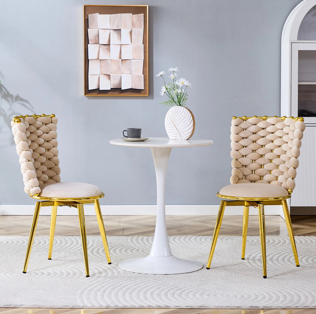 Sedia da pranzo in velluto beige con schienale intrecciato e gambe dorate, stabile e confortevole