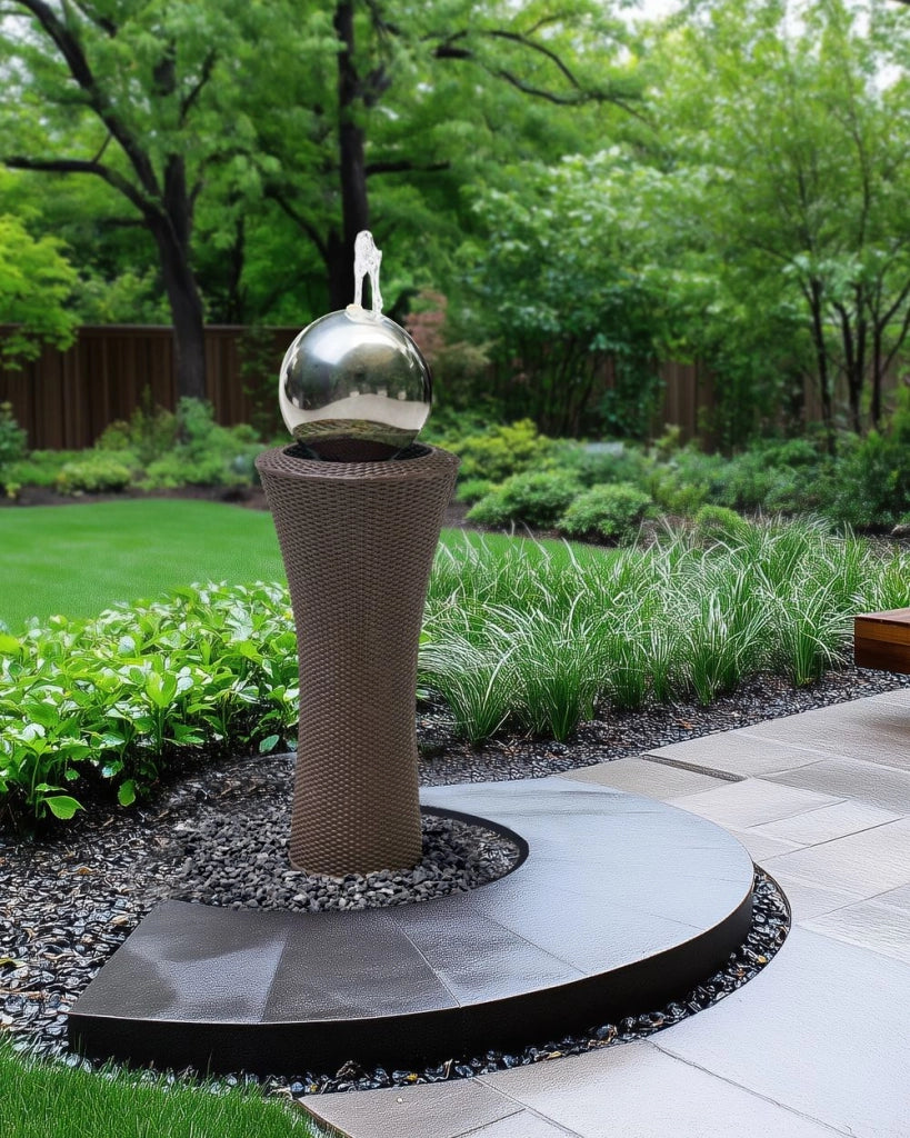 Fontana d'acqua da esterno in resina marrone Luce da giardino LED inserita Design moderno