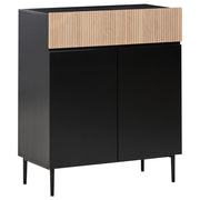 Credenza a 3 ante in MDF nero e legno di frassino naturale, con frontale a coste, 2 ripiani e un cassetto Soggiorno moderno