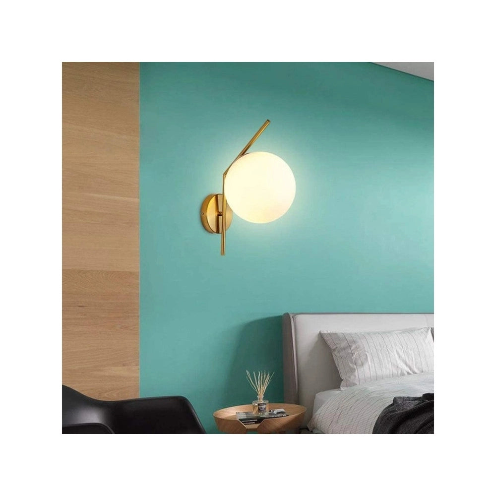Trade Shop - Applique Da Parete Con Sfera In Vetro Bianco Attacco E27 Metallo Oro Lampada 32804 -