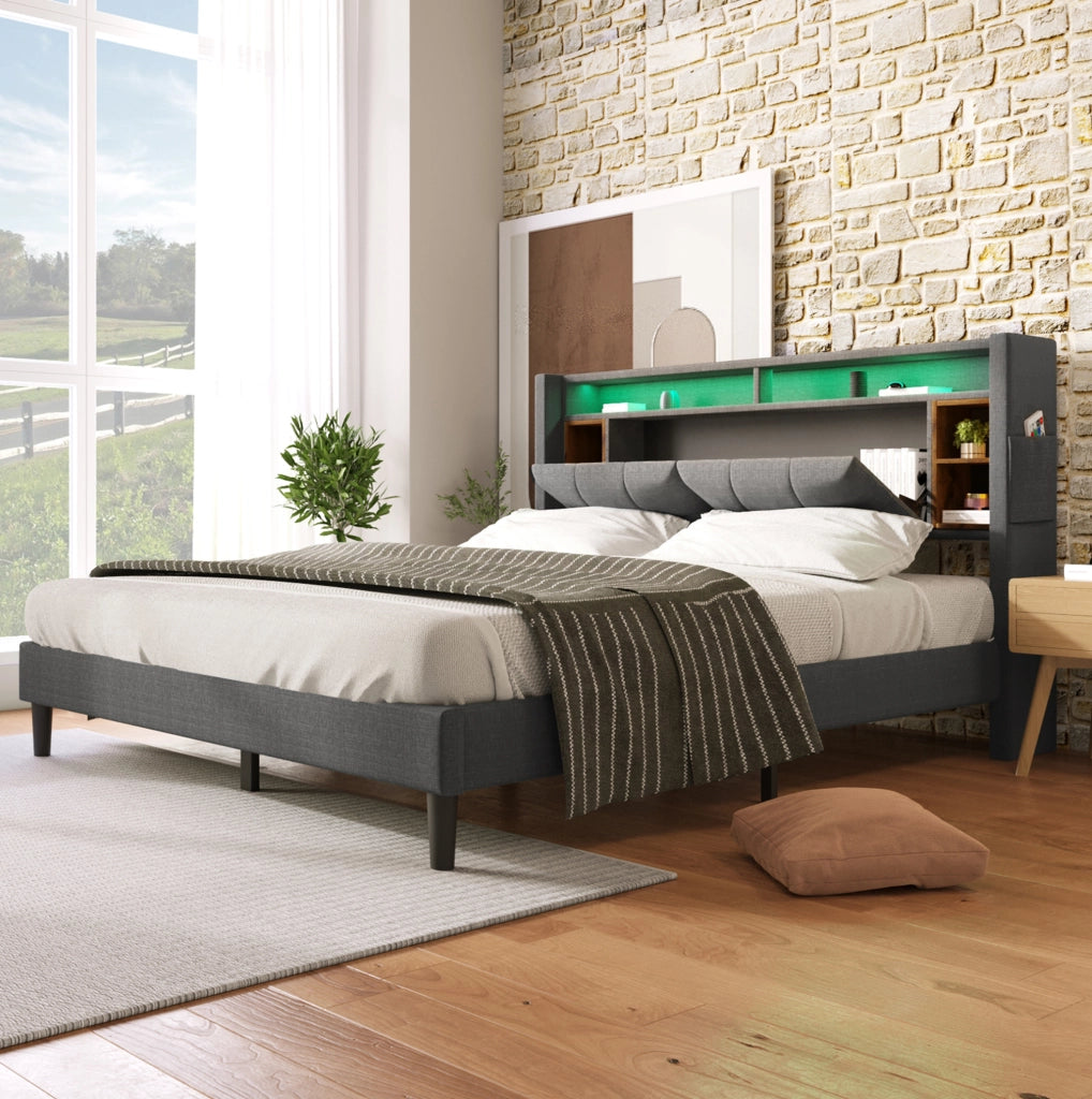 Letto matrimoniale 140x200 cm grigio con testiera contenitore, LED, USB e prese
