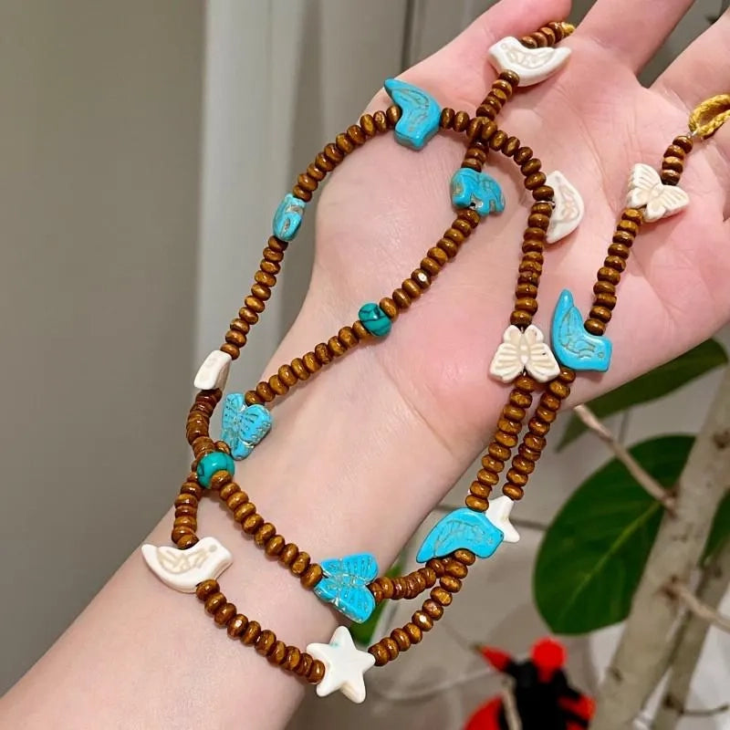 Collana vintage con farfalla e perline: ciondolo a stella in legno fatto a mano