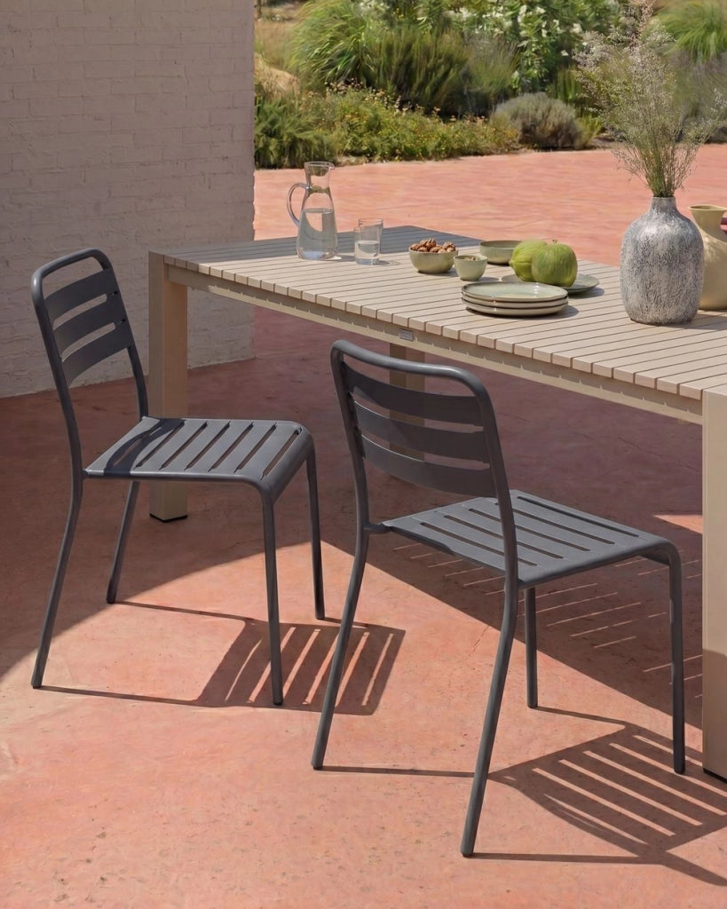 Set di 2 Sedie da Giardino in Ferro Metallo Grigio Scuro Senza Braccioli Impilabili per Esterni