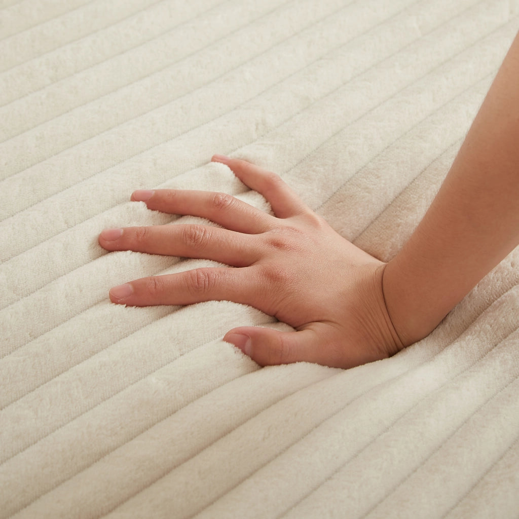 Divano modulare in velluto a coste beige con schienale e braccioli curvi senza montaggio
