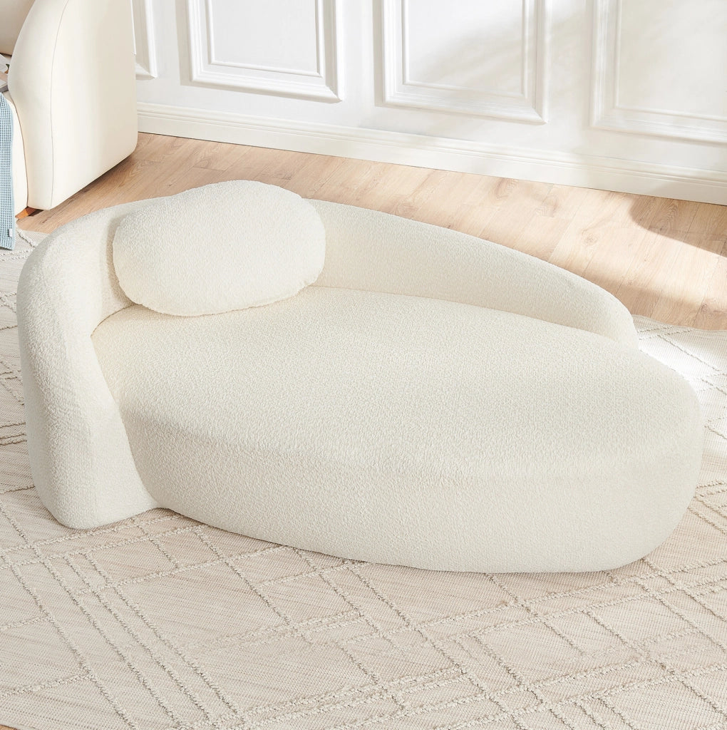 Sofa minimalista in tessuto Teddy beige con cuscino; design arrotondato