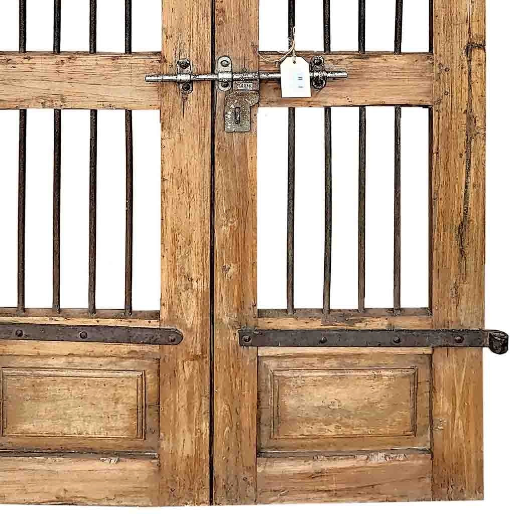 Porta in legno marrone con finitura artigianale, 98x3x175 cm (altezza).