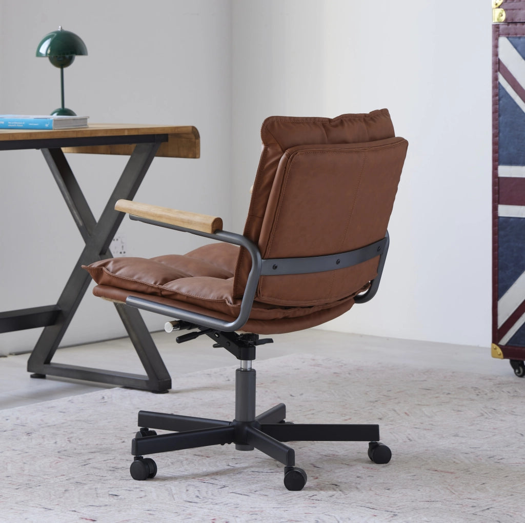 Sedia da ufficio ergonomica in similpelle marrone con braccioli e ruote