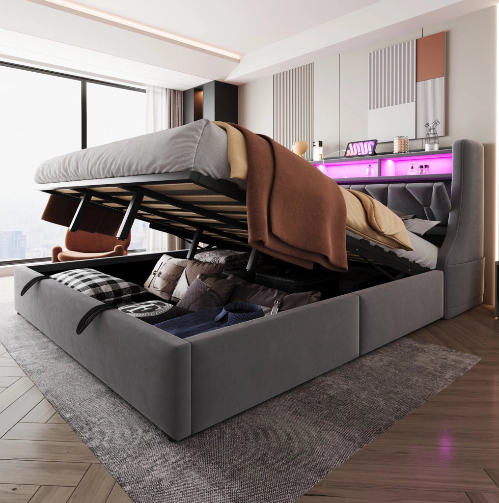 Letto imbottito 180x200 cm con contenitore idraulico; LED e prese in velluto grigio