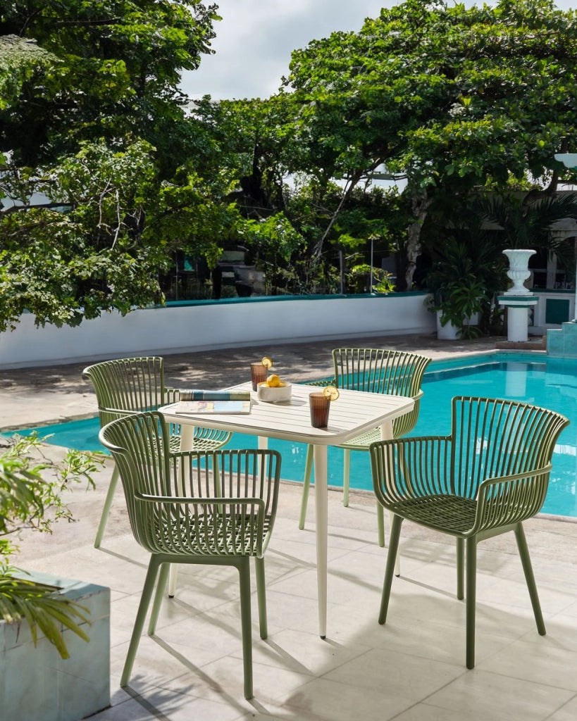 Set di 4 sedie da pranzo in plastica verde per interni ed esterni da giardino con braccioli in stile minimalista